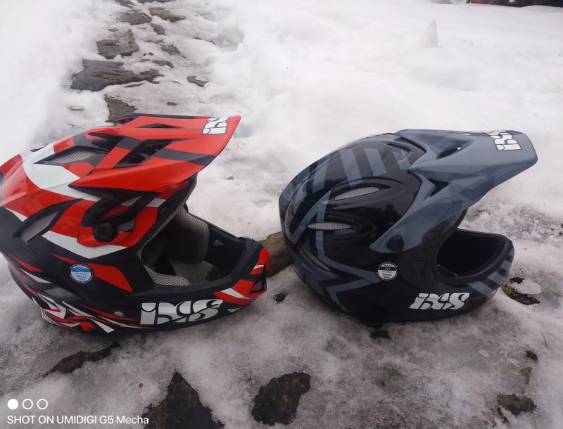 Integrální helmy IXS