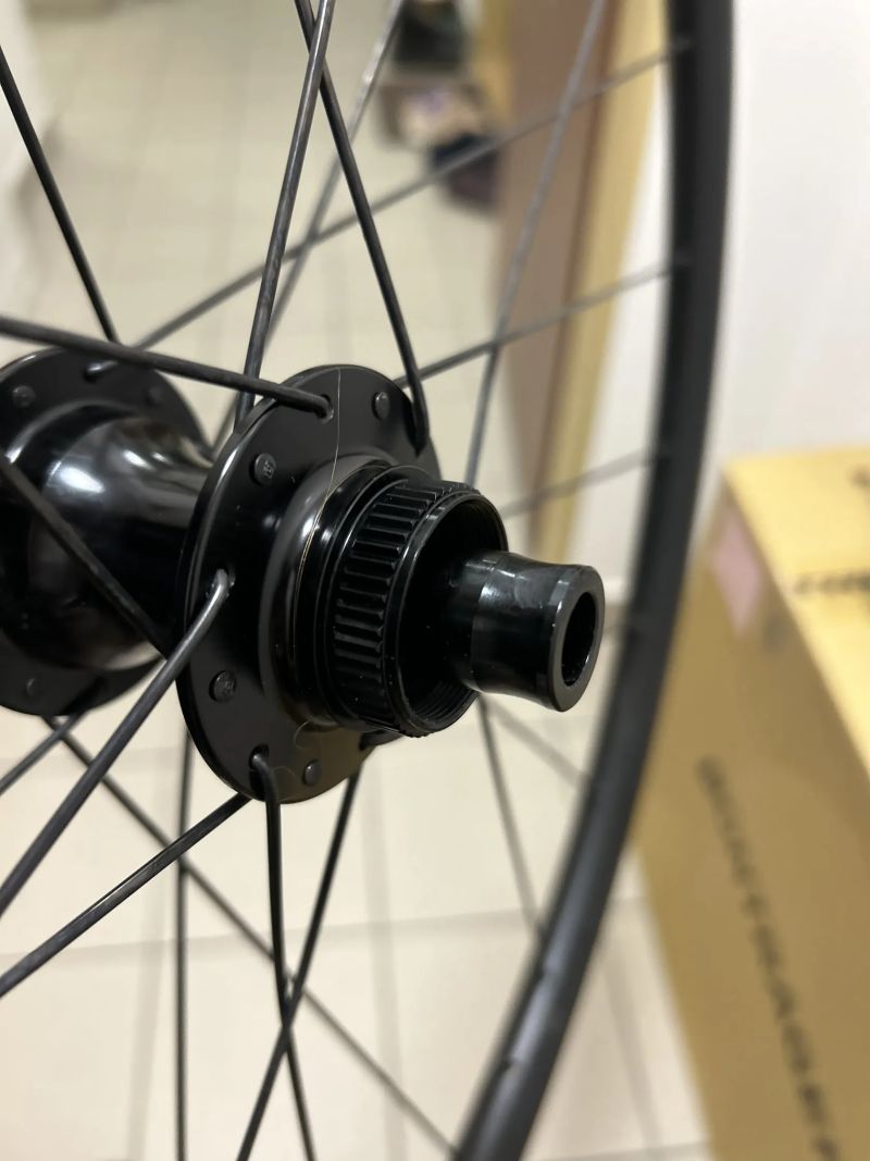 Zapletená kola Bontrager Paradigma SL TLR Disk