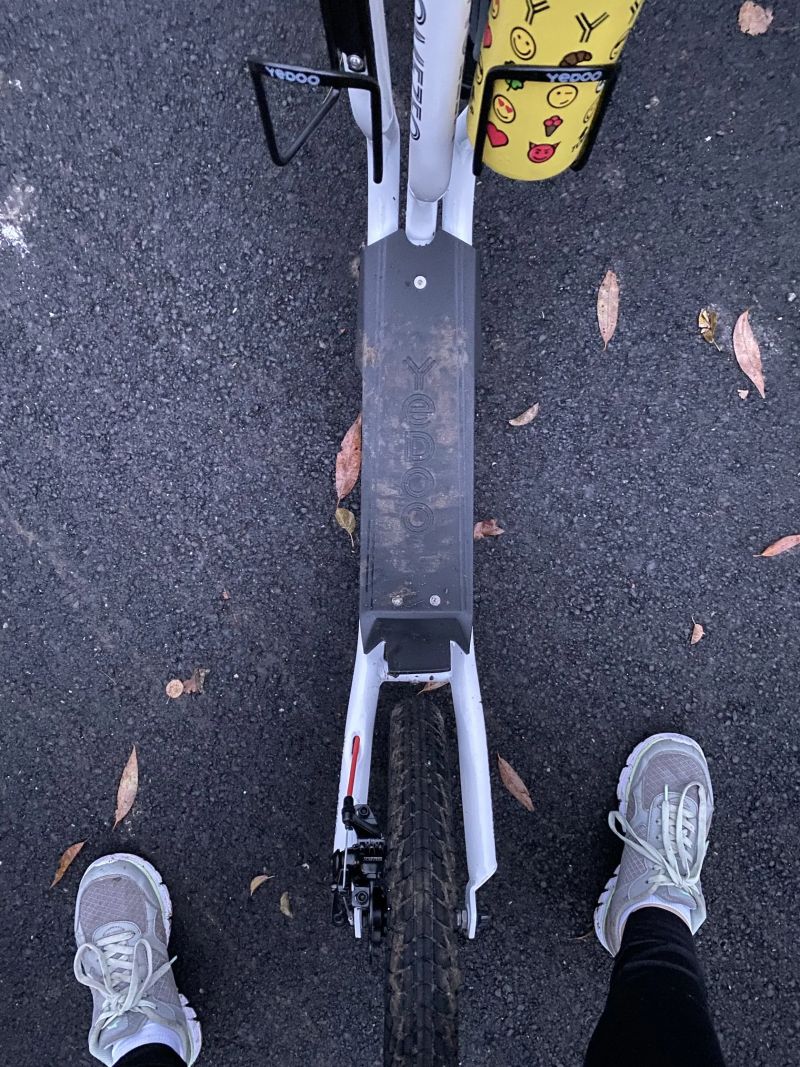 2x Terénní koloběžka Yedoo Mezeq (RunRun) – nadstandardní výbava