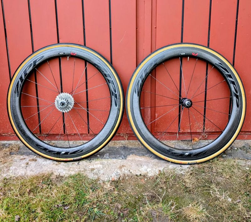 Zapletená kola Zipp 404 Firecrest + Chris King