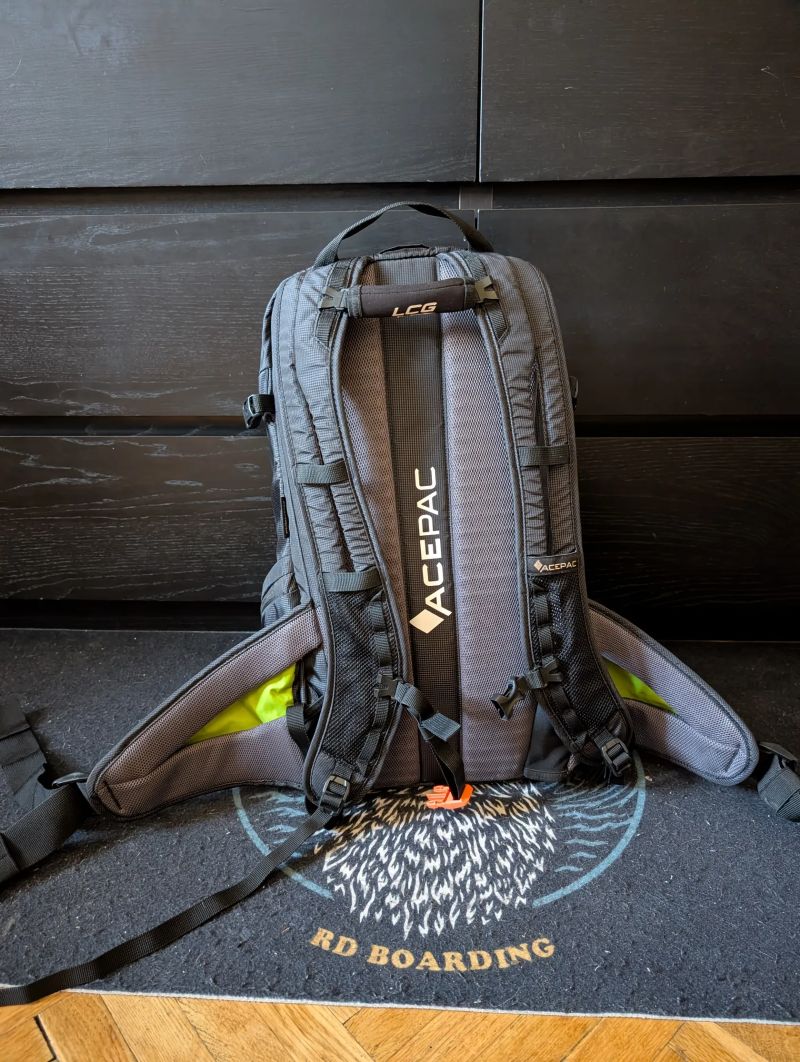 Acepac Flite 20 + chránič páteře 