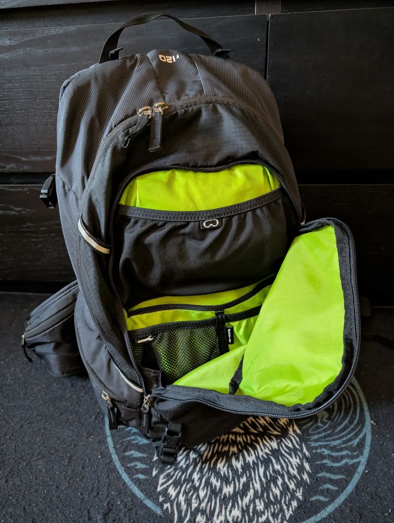 Acepac Flite 20 + chránič páteře 