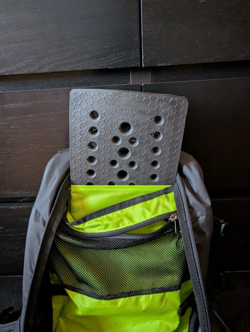 Acepac Flite 20 + chránič páteře 