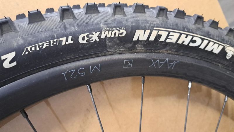 Zapletená kola 29" JAVAX M519RC-B521, Carbon, Boost, 28 děr, Centerlock