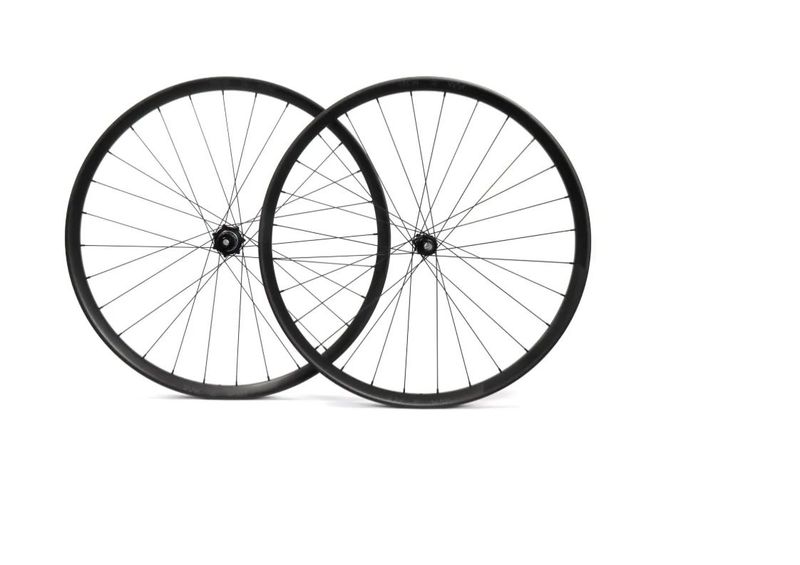 Zapletená kola 29" JAVAX M519RC-B521, Carbon, Boost, 28 děr, Centerlock