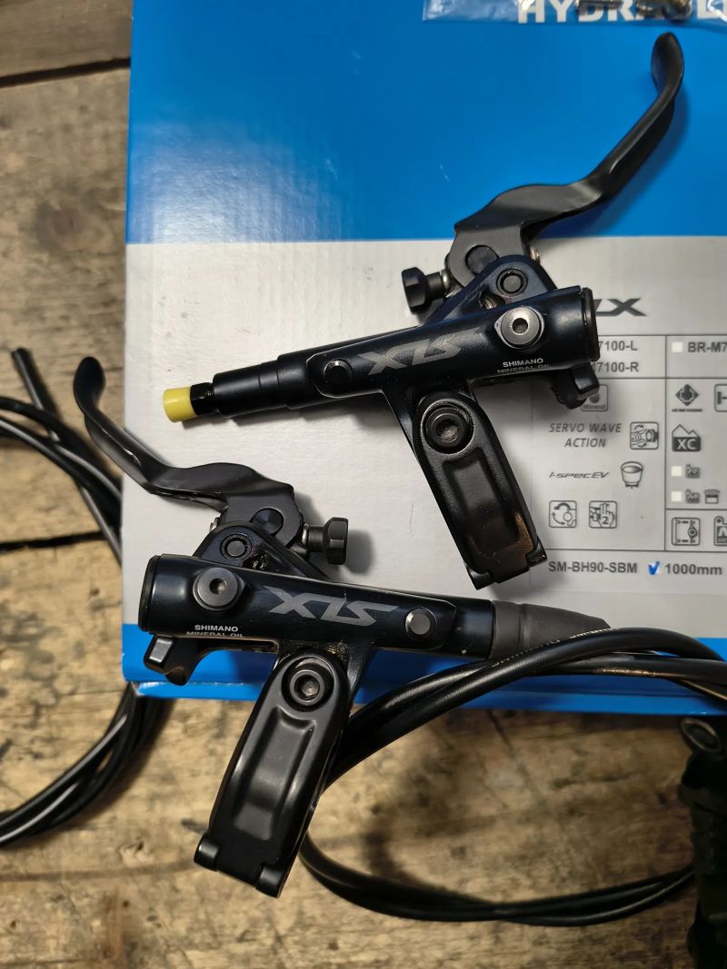 Set Brzdy Shimano SLX BR-M7120, 4 pístové, skoro nové.