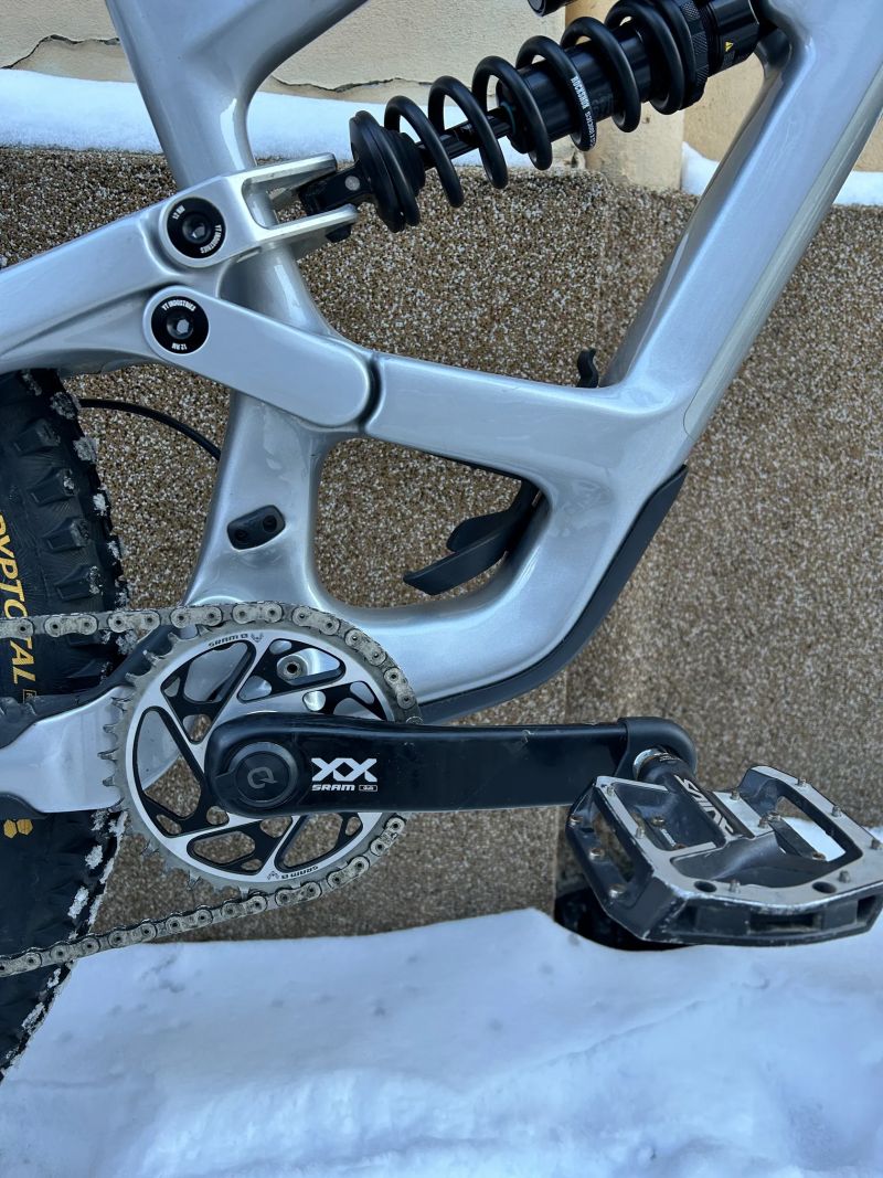 YT Capra CF Uncaged Flight attendant FA 