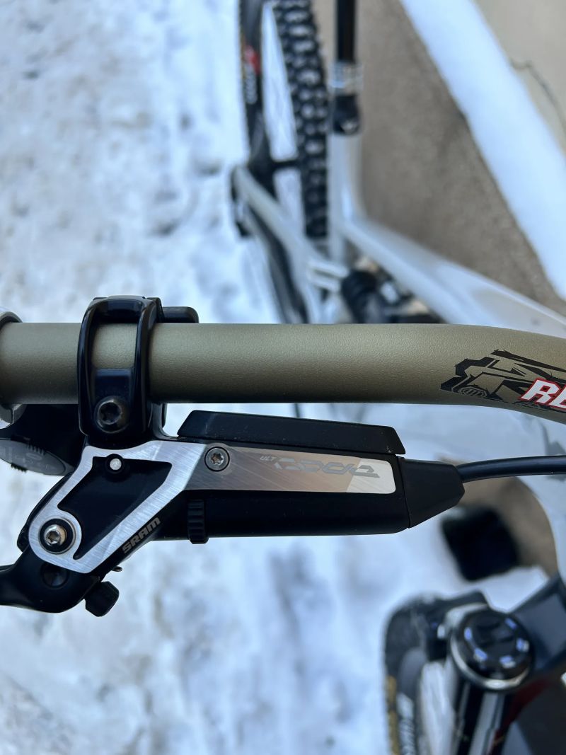 YT Capra CF Uncaged Flight attendant FA 