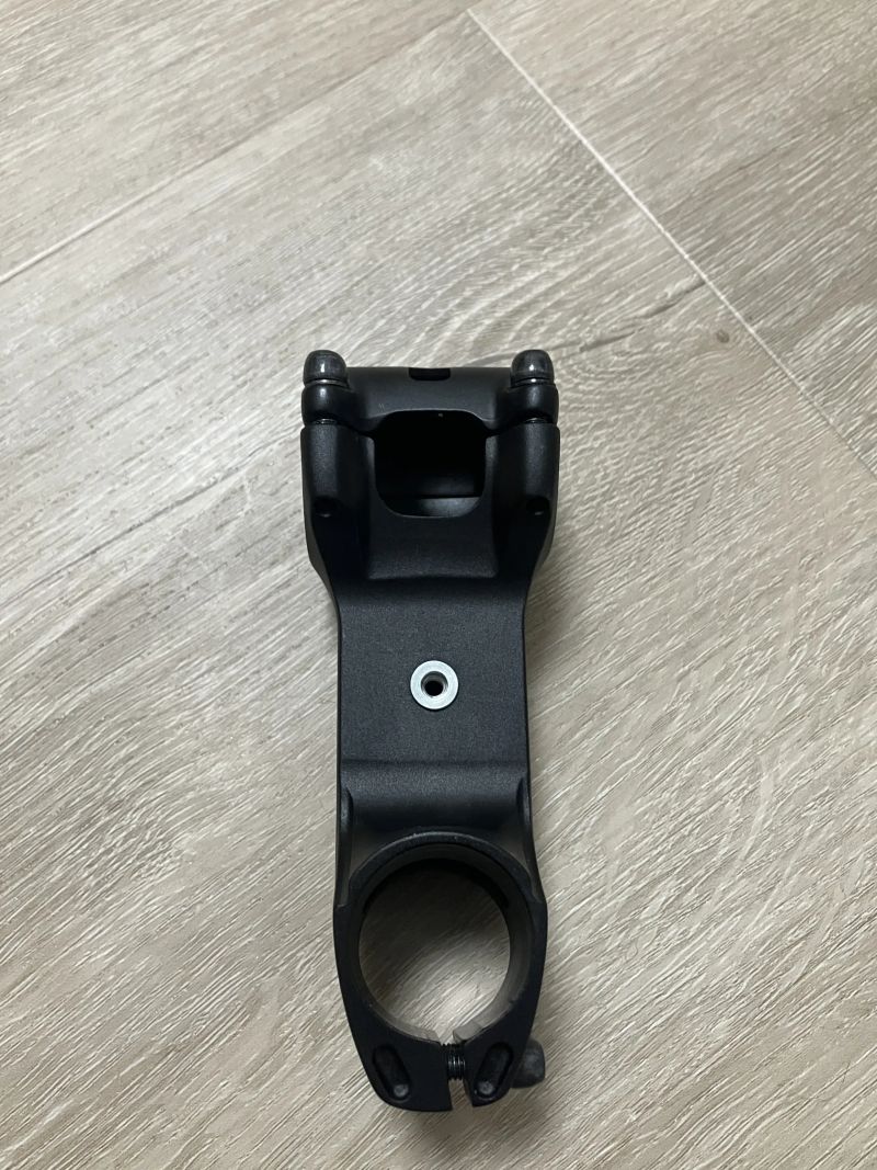 silniční integrovaný aero představec Trek RCS PRO blendr