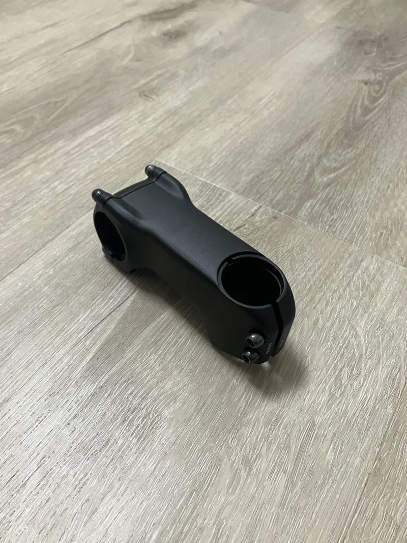 silniční integrovaný aero představec Trek RCS PRO blendr