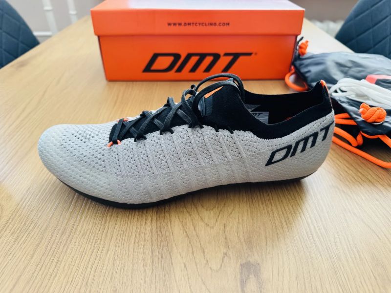 silniční tretry DMT KRSL šedé