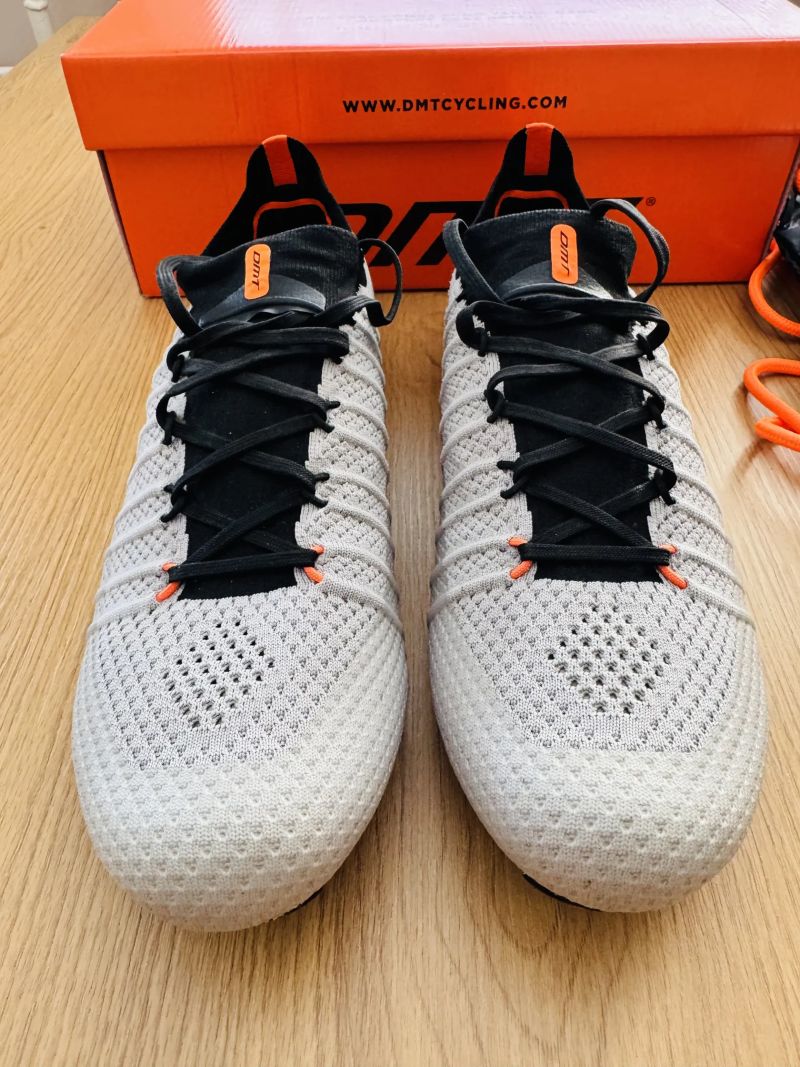 silniční tretry DMT KRSL šedé