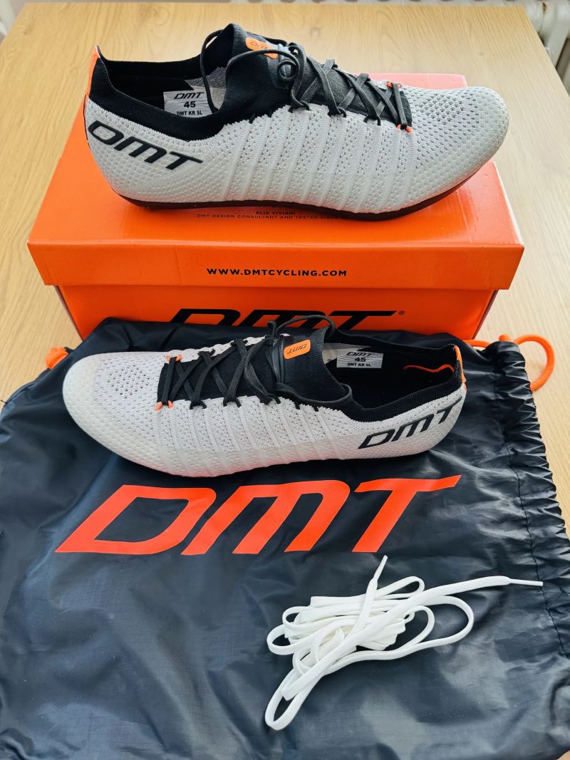 silniční tretry DMT KRSL šedé