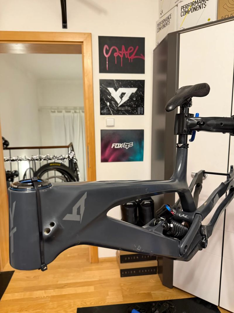 YT Tues 29 Long rám