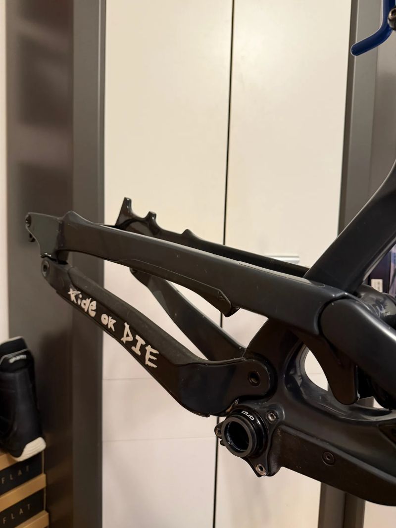 YT Tues 29 Long rám