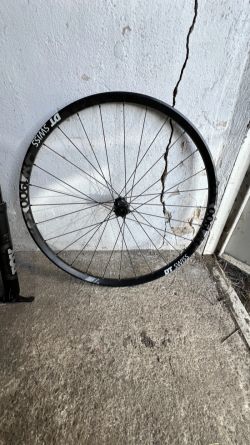 DT Swiss spline M1900 - přední 