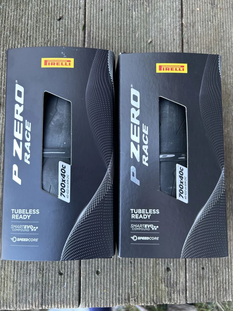 Silniční plášť Pirelli P ZERO™ Race TLR SPEEDCore,