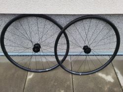 Bezdušová kotoučová silniční kola Giant PR-2