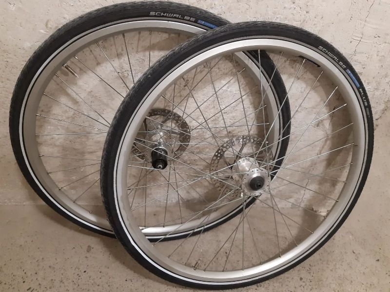 Zapletene komplet kola 26 bez kazety , nove plaste + duse, schwalbe maraton plus 26x1.35 tj 35mm