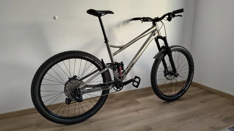 Banshee Bikes Prime V3, XL málo jeté