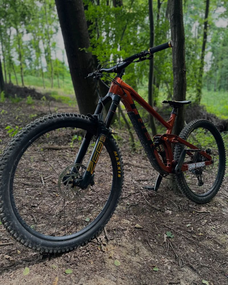Trek Slash 8 gen5 /2023/L/Mulet/ Při rychlém jednání sleva 5000 kc 