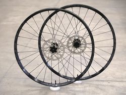 Nová nejetá kola Race Face/DT Swiss + kotouče Sram ZDARMA!