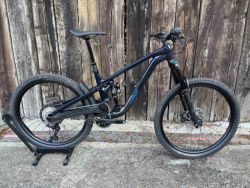 TREK celoodpružené horské kolo Slash 8 Gen. 6 Marianas Blue vel. M/L 173 - 180 cm