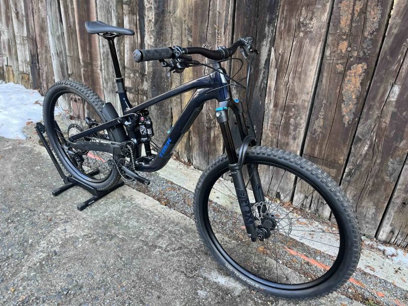 TREK celoodpružené horské kolo Slash 8 Gen. 6 Marianas Blue vel. M/L 173 - 180 cm