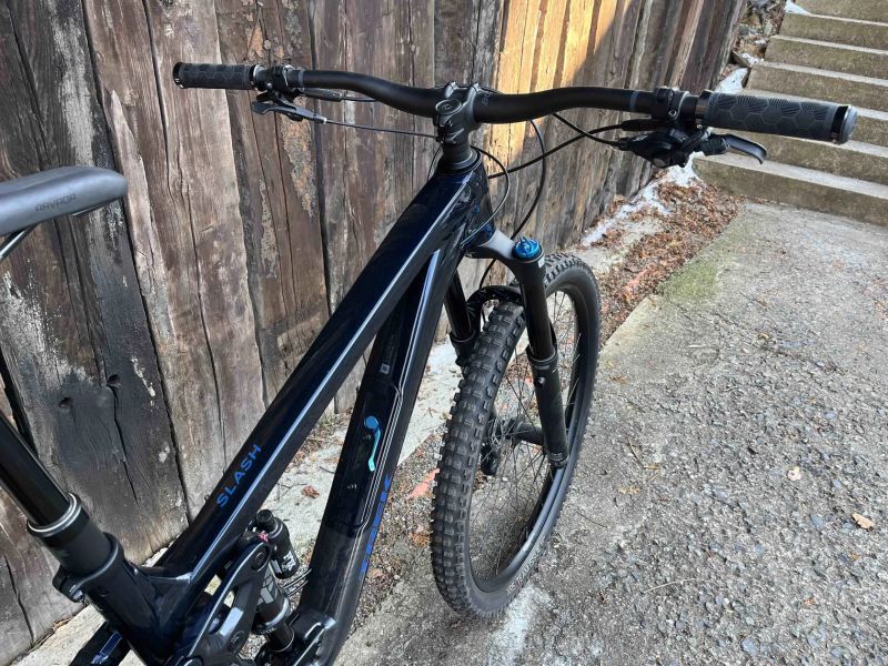 TREK celoodpružené horské kolo Slash 8 Gen. 6 Marianas Blue vel. M/L 173 - 180 cm
