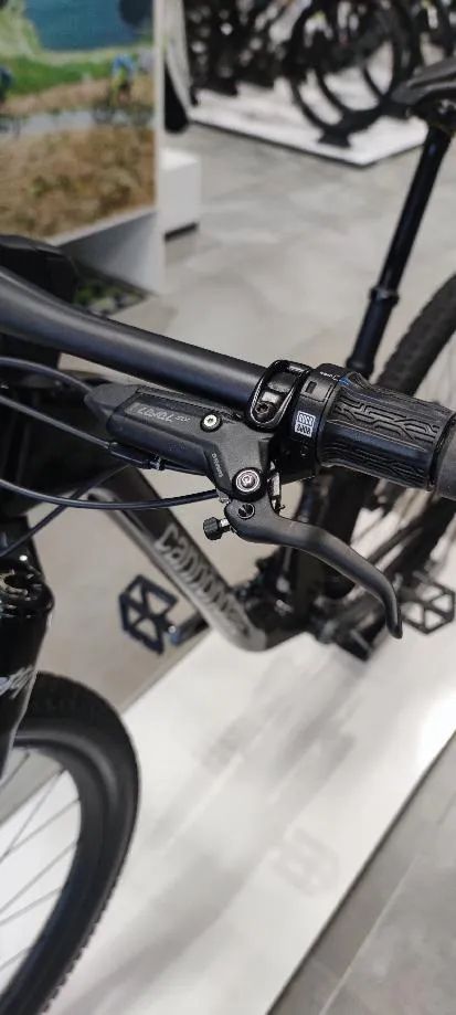 Prodám NOVÉ horské kolo zn. Cannondale Scalpel 2 Lefty (Smoke Black), vel. M za 132 990Kč 