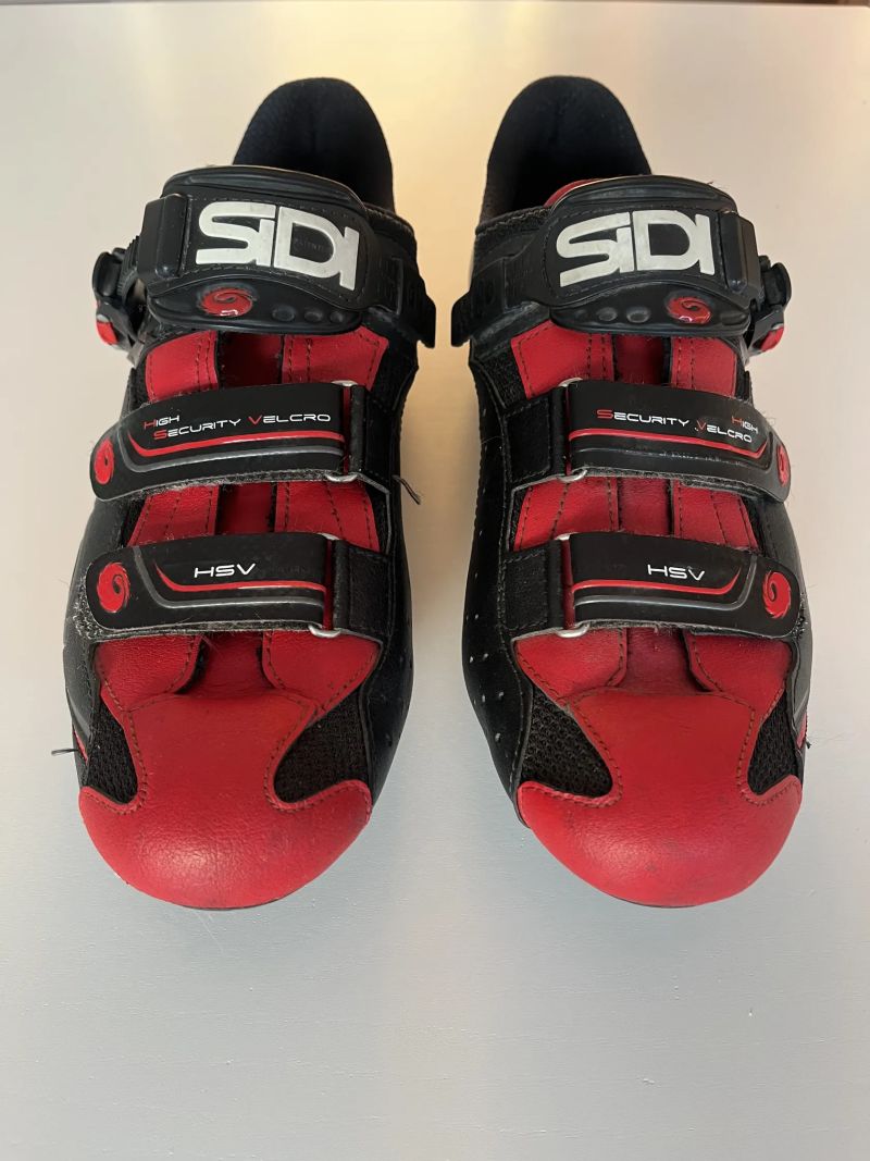 Velice zachovalé silniční karbonové tretry Sidi