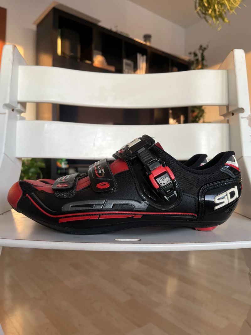 Velice zachovalé silniční karbonové tretry Sidi