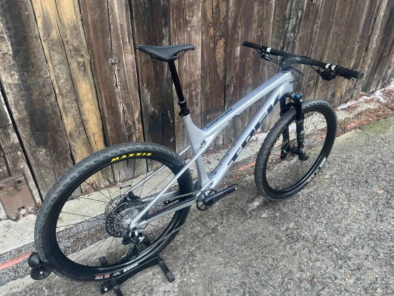 TREK horské kolo Supercaliber SLR 9.8 EAGLE 90 T-TYPE Gen. 2 Argent Drizzle, vel.XL