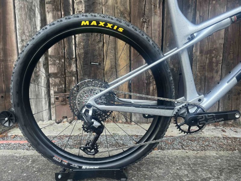 TREK horské kolo Supercaliber SLR 9.8 EAGLE 90 T-TYPE Gen. 2 Argent Drizzle, vel.XL