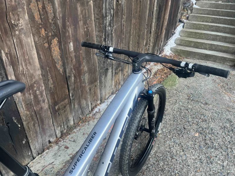 TREK horské kolo Supercaliber SLR 9.8 EAGLE 90 T-TYPE Gen. 2 Argent Drizzle, vel.XL