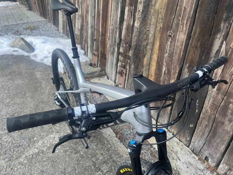 TREK horské kolo Supercaliber SLR 9.8 EAGLE 90 T-TYPE Gen. 2 Argent Drizzle, vel.XL