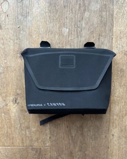 Apidura x Canyon Handlebar Bag 2L