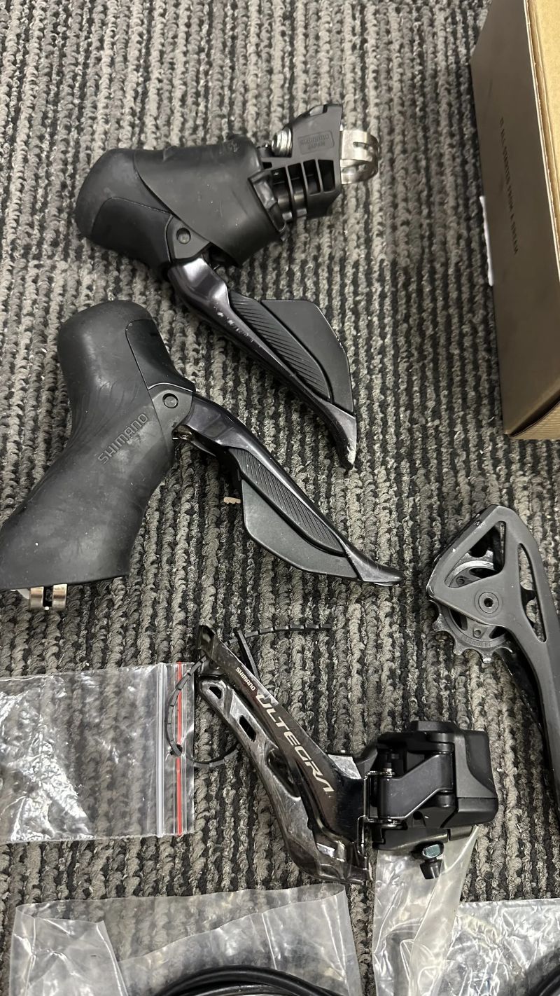 Shimano Ultegra Di2 R8100 kompletní sada