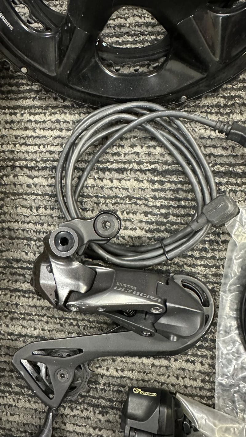 Shimano Ultegra Di2 R8100 kompletní sada