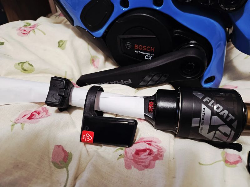 Nový rám Pivot Shuttle AM Pro Carbon Bosch 750Wh Large 2025