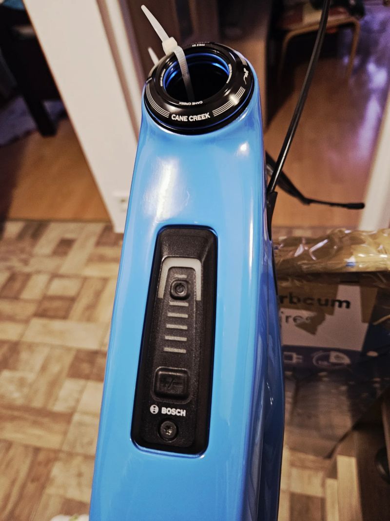 Nový rám Pivot Shuttle AM Pro Carbon Bosch 750Wh Large 2025