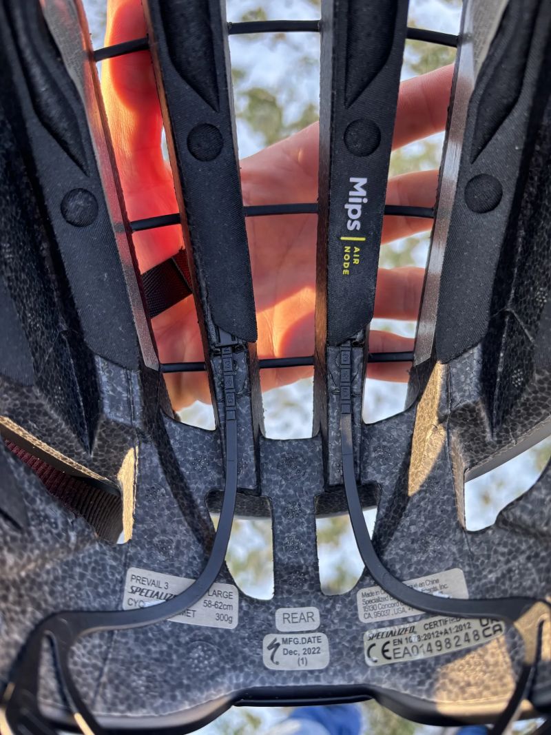 nová helma S-Works Prevail 3 velikost L + ježděná helma Specialized Airnet velikost L