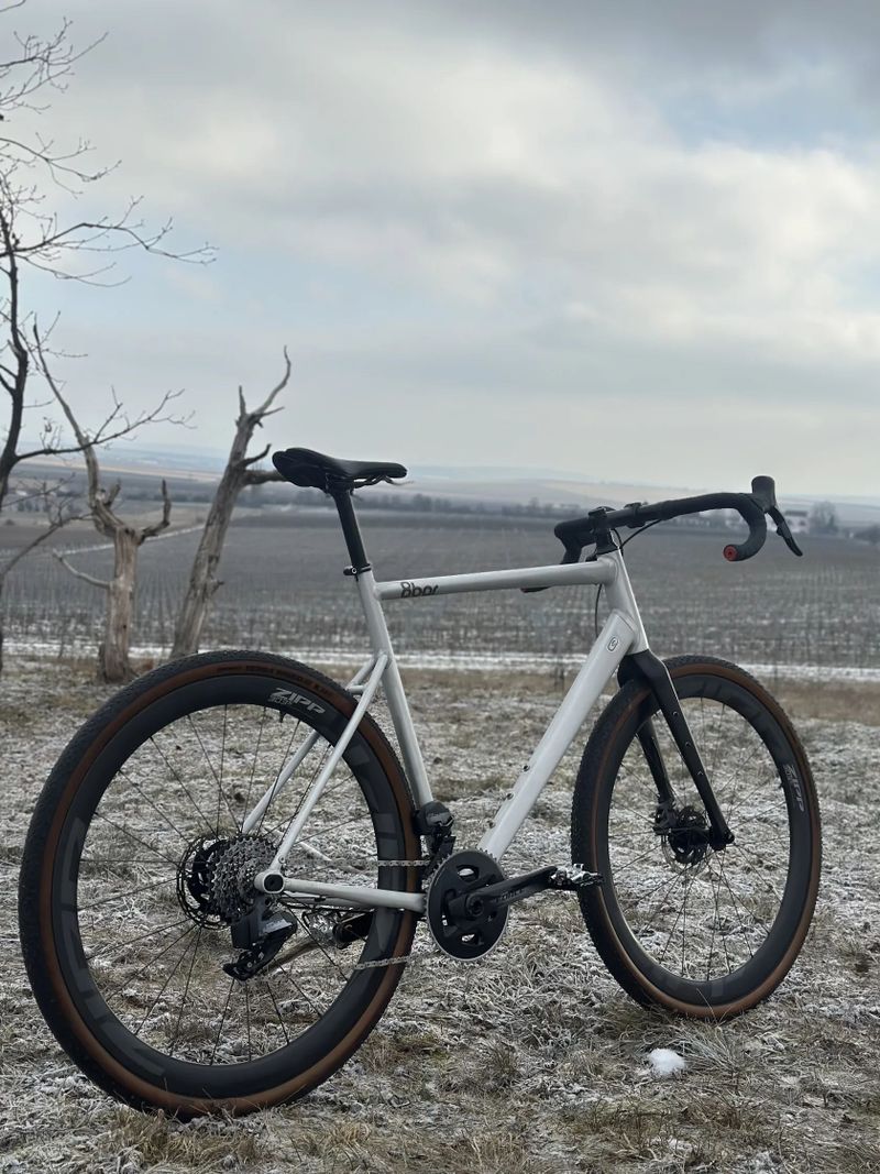 Gravel 8bar | ZIPP 303s, SRAM force