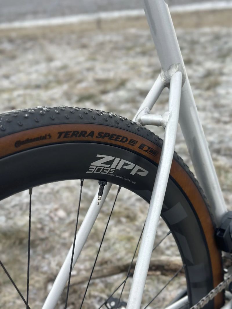 Gravel 8bar | ZIPP 303s, SRAM force