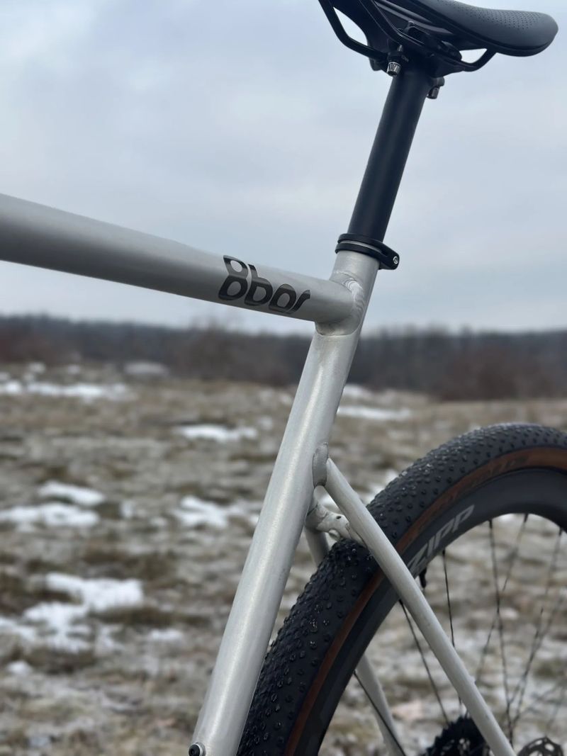 Gravel 8bar | ZIPP 303s, SRAM force