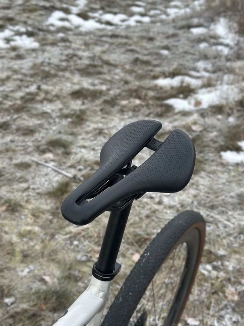 Gravel 8bar | ZIPP 303s, SRAM force