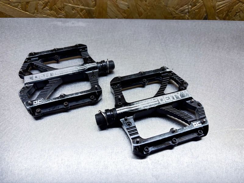 Pedály Deity Runner