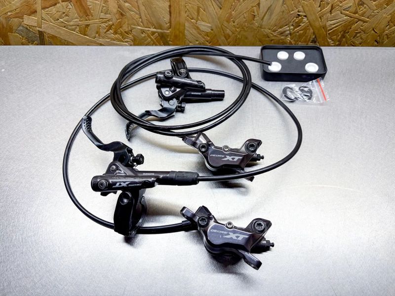 Brzdy Shimano XT BR-M8120 s pákami BL-8100 (4pístky)