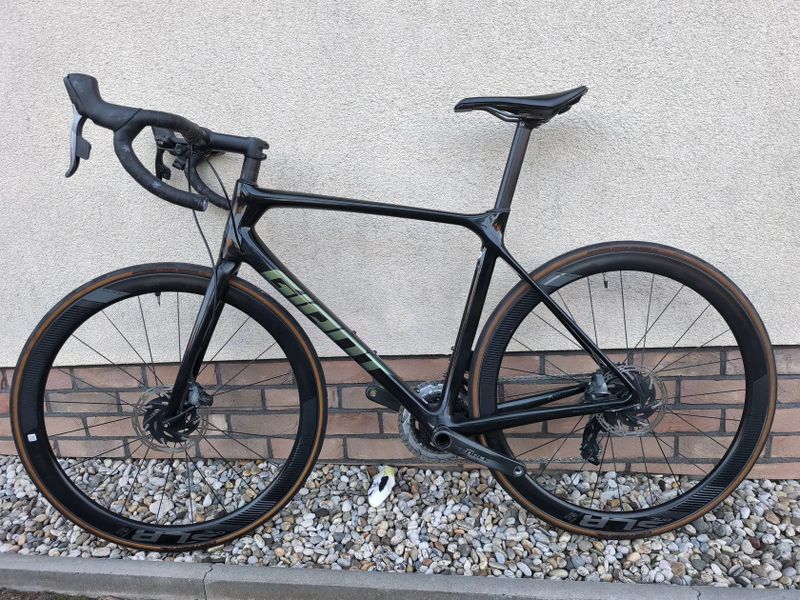 Giant TCR Sram Force AXS, karbonová kola SLR1