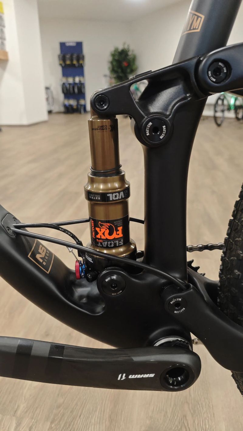 NS Bikes Synonym RC 1 vel. L, Nové kolo se zárukou ! Ušetříte 70 000 Kč ! REZERVACE